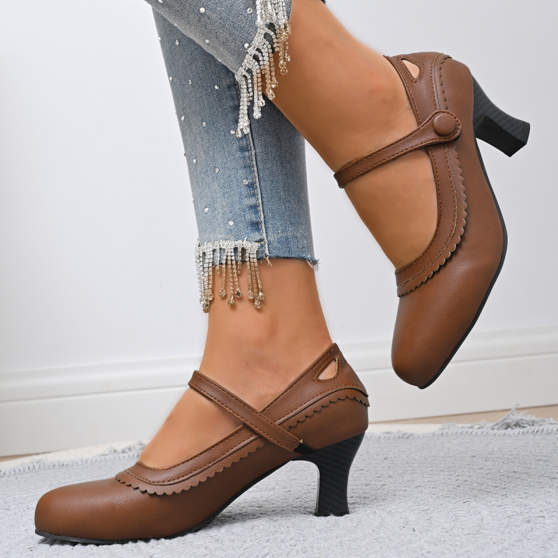 Mary Jane női cipő, kerek orrú, 6–8 cm vastag sarokkal, PU felsőrész, gumírozott talp, egysoros csattal