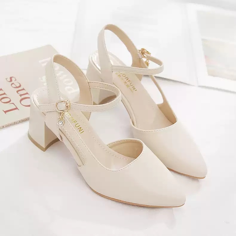 Moterų sandalai Korejos stiliuje su vidutinio aukščio kulnu, smailus pirštas, sagtis, guminė padas