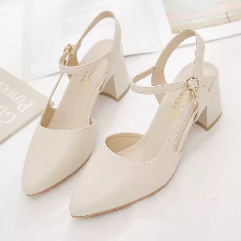 Moterų sandalai Korejos stiliuje su vidutinio aukščio kulnu, smailus pirštas, sagtis, guminė padas