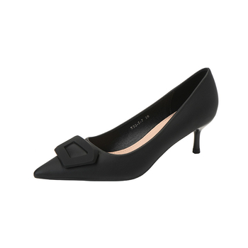 Női magas sarkú cipő, hegyes orrú, bőr felsőrész, közepes sarok 3–6 cm, finom sarok, gumírozott talp