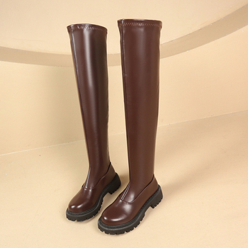 Térd fölötti csizma, PU felsőrész, gumi talp, pull-on kialakítás, masszív középmagas sarok 3-5 cm