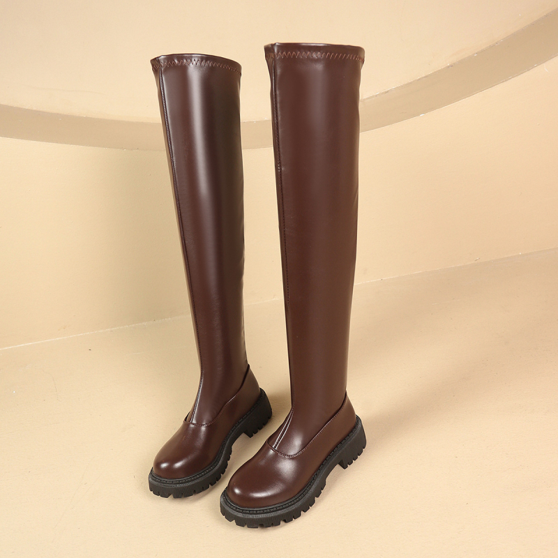 Térd fölötti csizma, PU felsőrész, gumi talp, pull-on kialakítás, masszív középmagas sarok 3-5 cm