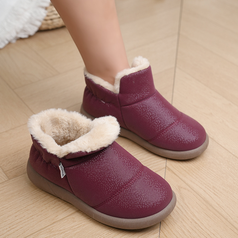 Slip-on rövid csizma, műbőr felsőrész, gumitalp, alacsony szár, belső műszőr bélés