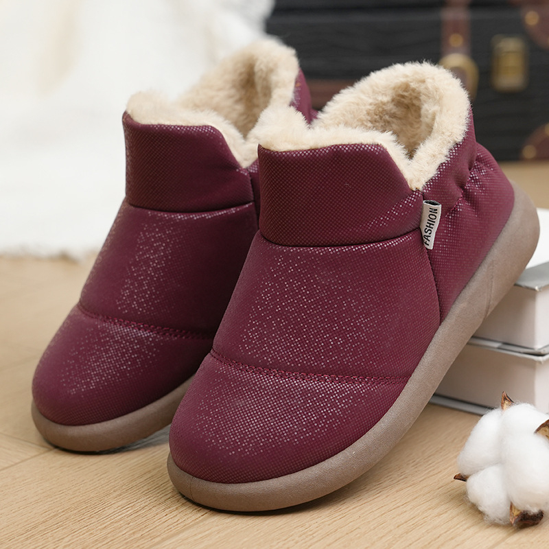 Slip-on rövid csizma, műbőr felsőrész, gumitalp, alacsony szár, belső műszőr bélés