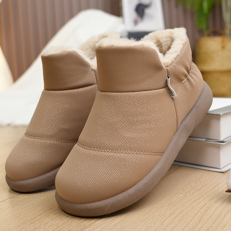 Slip-on rövid csizma, műbőr felsőrész, gumitalp, alacsony szár, belső műszőr bélés
