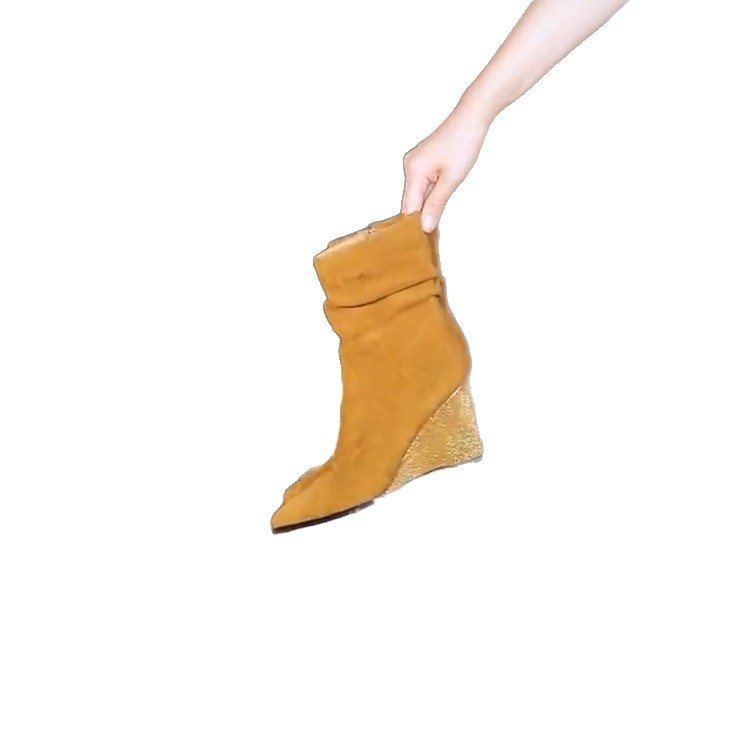 Női lovaglócsizma hegyes orral, wedge sarokkal, középmagas sarok 3-5 cm, PU felsőrész, gumi talp, koreai stílus, magasságot növelő, vízálló, csúszásgátló