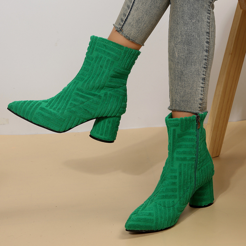 Női divatcsizmák: nubuk felsőrész, hegyes orr, vastag sarok, oldalsó cipzár