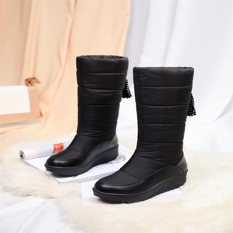 Női divatcsizma magas szárú, PU felsőrész, suede test, pamut bélés, gumírozott talp, középmagas sarok 3–5 cm