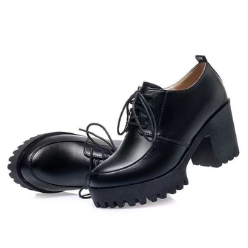 Női bokacsizmák 6-8 cm-es vastag sarkú, fűző, PU felső, hegyes orr, műszőrme belsővel