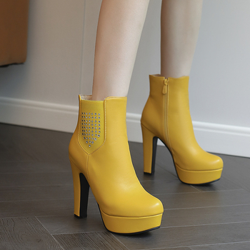 Női divatcsizma mesterséges PU felsőrésszel, vízálló platforma, kerek orr, alacsony szár, western stílusú kristálydíszítéssel