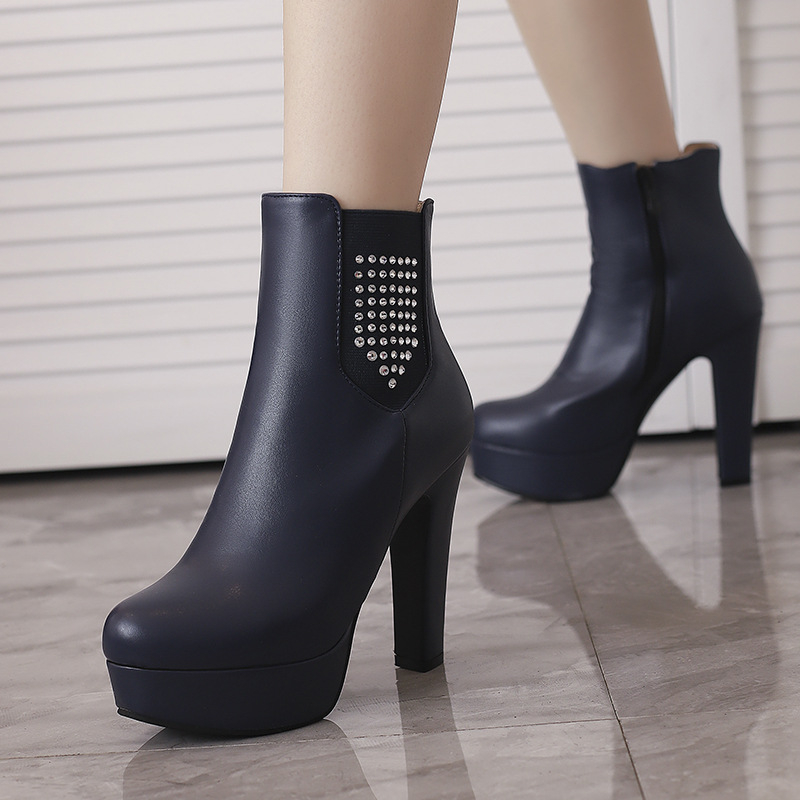 Női divatcsizma mesterséges PU felsőrésszel, vízálló platforma, kerek orr, alacsony szár, western stílusú kristálydíszítéssel