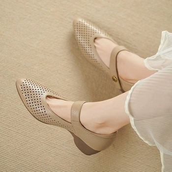 Francia stílusú loaferek légáteresztő perforált felsőrésszel, műbőr, hegyes orr, Velcro-zárás, 3–6 cm-es süllyesztett sarok, tavasz 2025