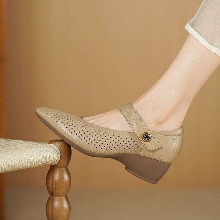 Francia stílusú loaferek légáteresztő perforált felsőrésszel, műbőr, hegyes orr, Velcro-zárás, 3–6 cm-es süllyesztett sarok, tavasz 2025