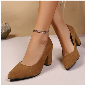 Szatén Slip-On magassarkú cipő - hegyes orr, 6-8 cm tömbös sarok