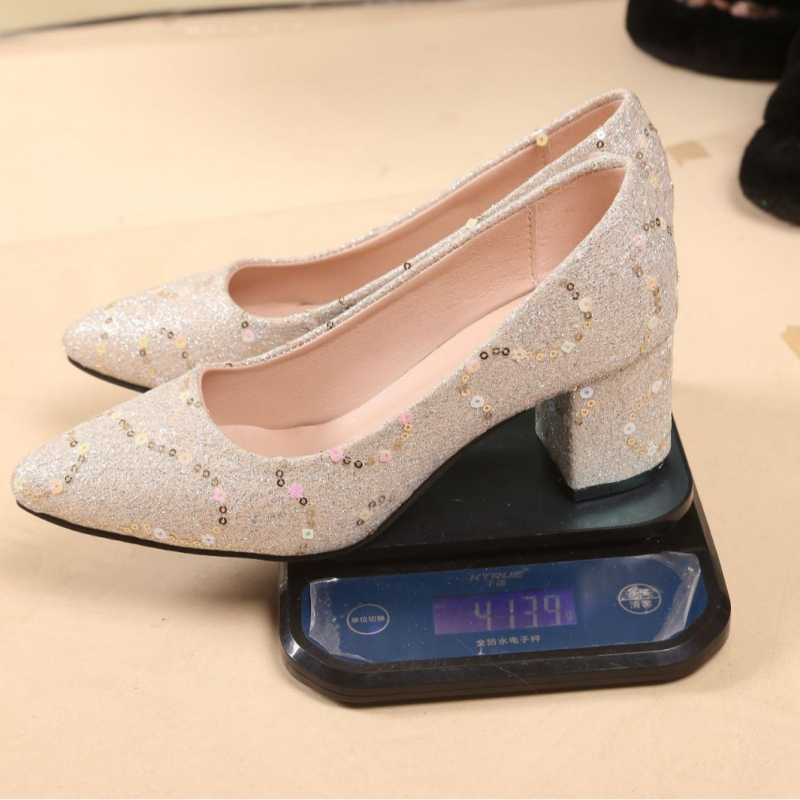 Női Mary Jane cipő hegyes orrú, PU felsőrész, közepes sarok 3-6 cm, gumi talp, slip-on zárás