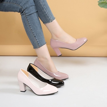Női patentbőr cipő, kerek orrú, vastag középmagas sarok 3–6 cm, PU felsőrész, gumi talp, egyszínű