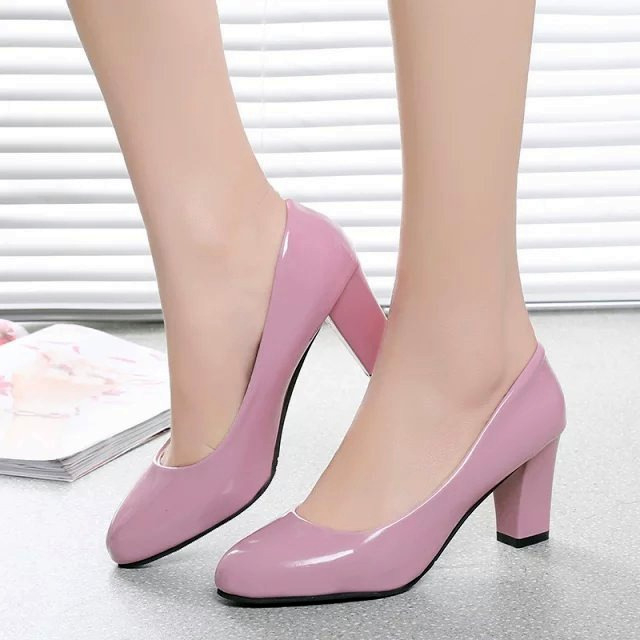 Női patentbőr cipő, kerek orrú, vastag középmagas sarok 3–6 cm, PU felsőrész, gumi talp, egyszínű