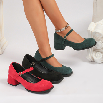 Pantofi Mary Jane cu vârf pătrat, partea superioară din velur, toc mediu gros, închidere cu cataramă, branț din piele naturală