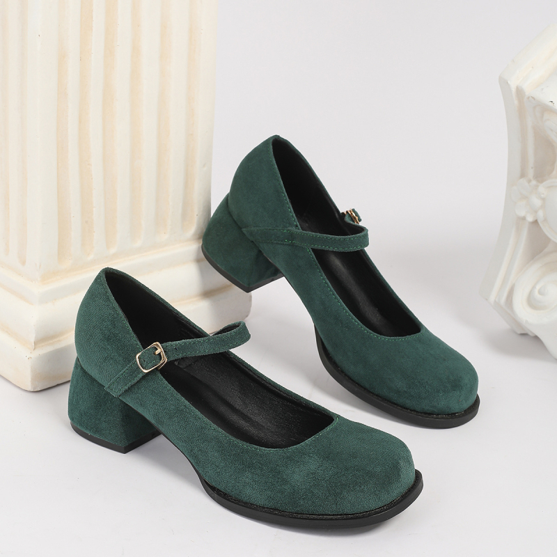 Pantofi Mary Jane cu vârf pătrat, partea superioară din velur, toc mediu gros, închidere cu cataramă, branț din piele naturală