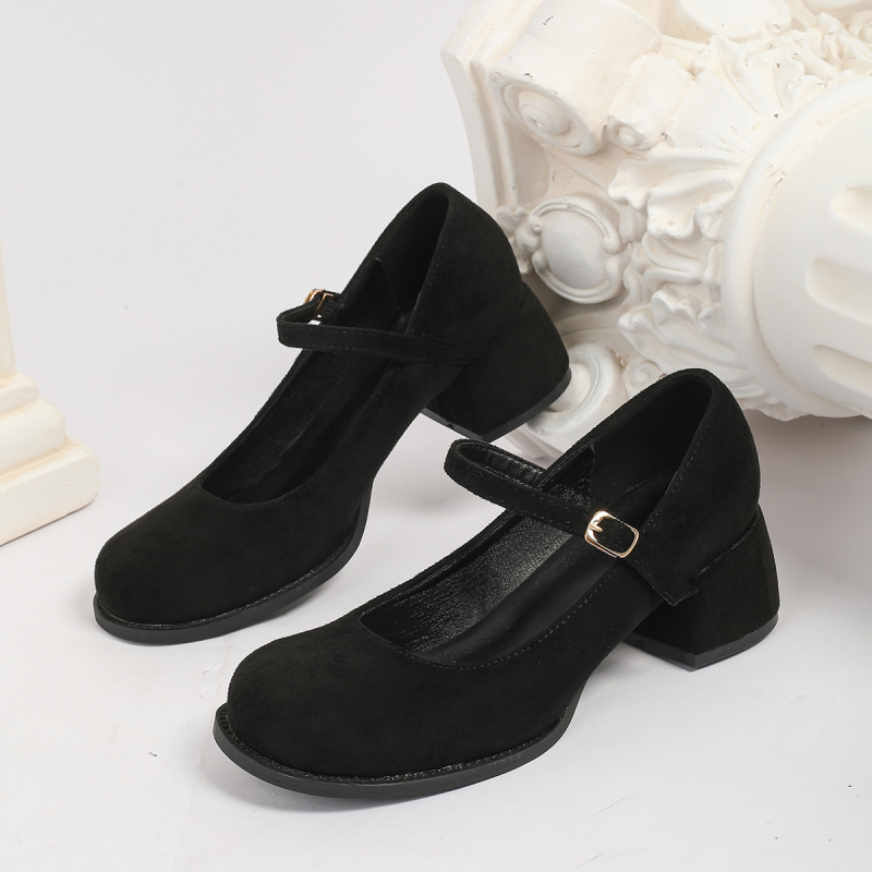 Pantofi Mary Jane cu vârf pătrat, partea superioară din velur, toc mediu gros, închidere cu cataramă, branț din piele naturală