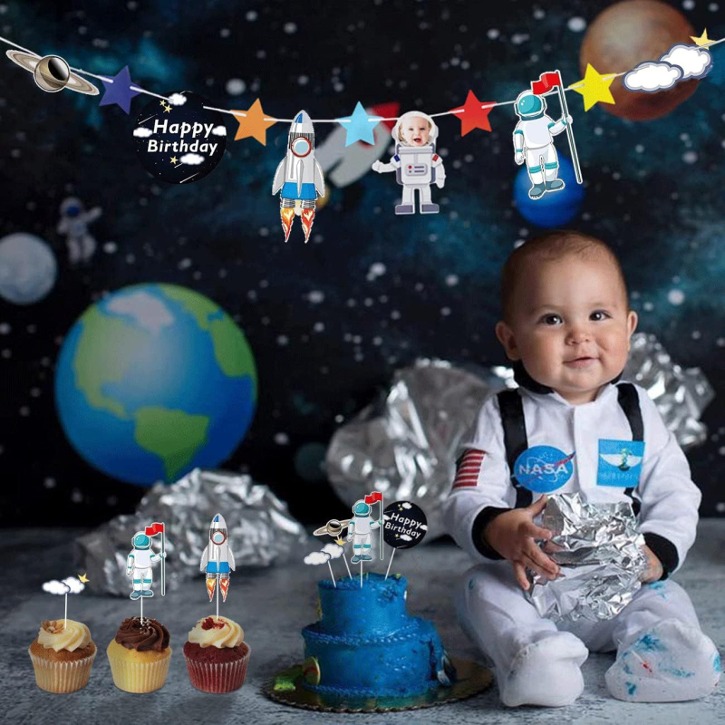 22-dielny set dekorácií na cupcakes s astronautmi – papier, kartónové balenie
