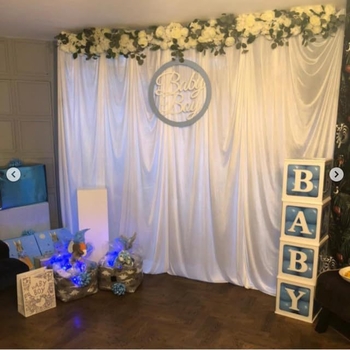 Svadobná scenická záves z polyesteru - elastická látka, jednofarebná, tienenie 40–70%, moderný minimalistický štýl