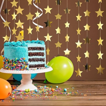 Prívesok s páskou do výzdoby miesta – päťcípová hviezda, papier a stuhy; vhodné pre domovú výzdobu a festivalové darčeky.