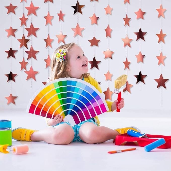 Prívesok s páskou do výzdoby miesta – päťcípová hviezda, papier a stuhy; vhodné pre domovú výzdobu a festivalové darčeky.