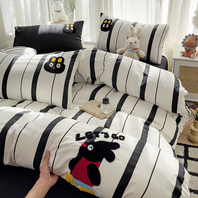 Set de lenjerie de pat din patru piese, țesătură periată, imprimare reactive, model desen animat, greutate 3000–3500 g