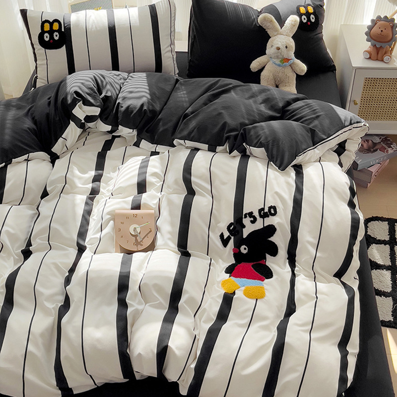 Set de lenjerie de pat din patru piese, țesătură periată, imprimare reactive, model desen animat, greutate 3000–3500 g