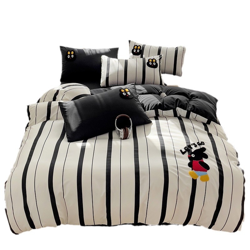 Set de lenjerie de pat din patru piese, țesătură periată, imprimare reactive, model desen animat, greutate 3000–3500 g