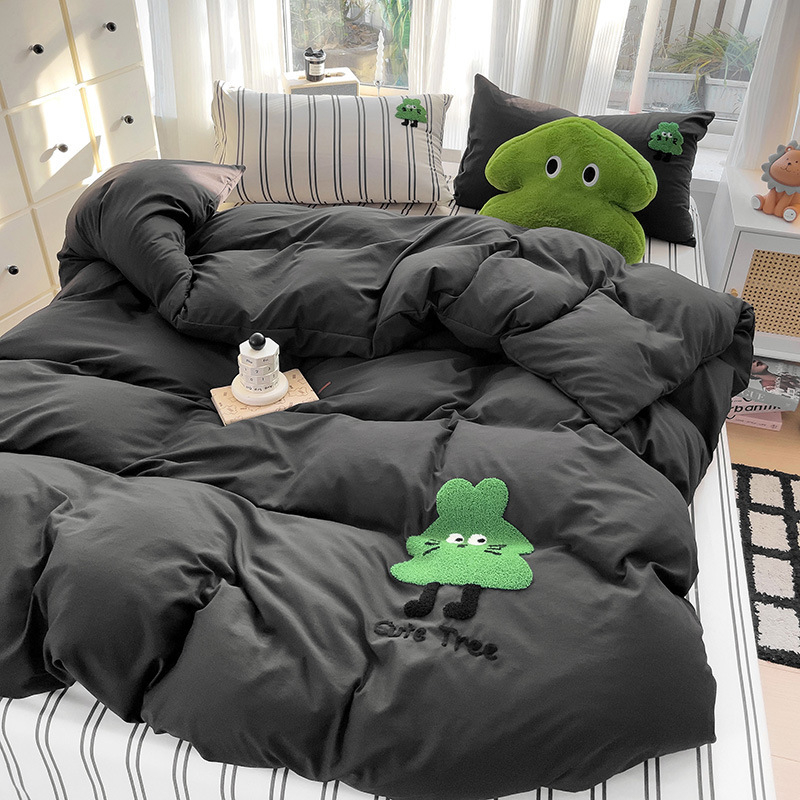 Set de lenjerie de pat din patru piese, țesătură periată, imprimare reactive, model desen animat, greutate 3000–3500 g