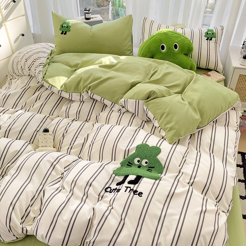 Set de lenjerie de pat din patru piese, țesătură periată, imprimare reactive, model desen animat, greutate 3000–3500 g