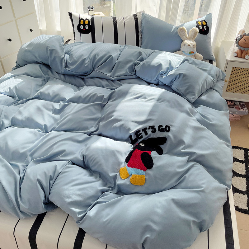 Set de lenjerie de pat din patru piese, țesătură periată, imprimare reactive, model desen animat, greutate 3000–3500 g