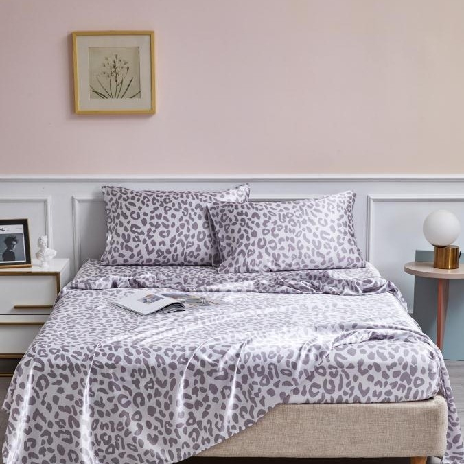 Seleni Četverodijelni Set Posteljine s Geometrijskim Uzorkom, Reaktivni Ispis na Kemijska Vlakna, Težina 1000–1500 g