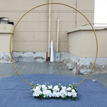 Svadobná oblúka — jednotrubový rám dverí, železná konštrukcia; balenie: kartón; dovoz: Nie; použitie: Svadba