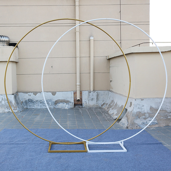 Svadobná oblúka — jednotrubový rám dverí, železná konštrukcia; balenie: kartón; dovoz: Nie; použitie: Svadba