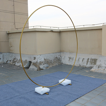 Svadobná oblúka — jednotrubový rám dverí, železná konštrukcia; balenie: kartón; dovoz: Nie; použitie: Svadba