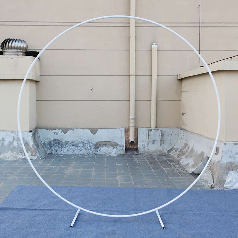 Svadobná oblúka — jednotrubový rám dverí, železná konštrukcia; balenie: kartón; dovoz: Nie; použitie: Svadba