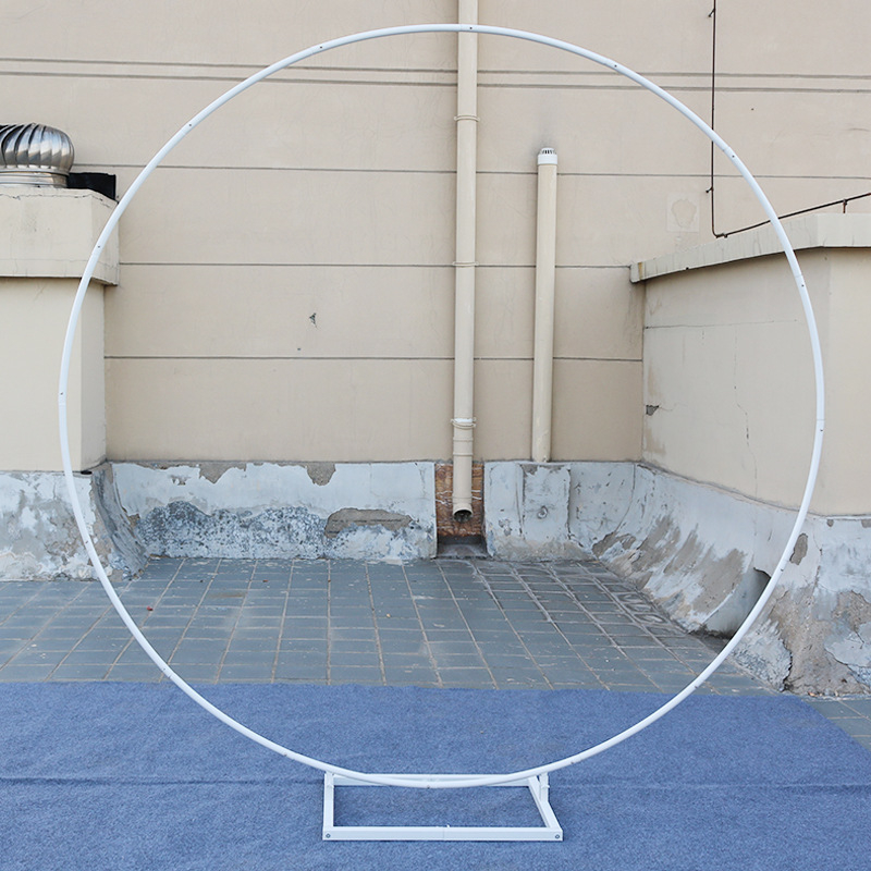 Svadobná oblúka — jednotrubový rám dverí, železná konštrukcia; balenie: kartón; dovoz: Nie; použitie: Svadba