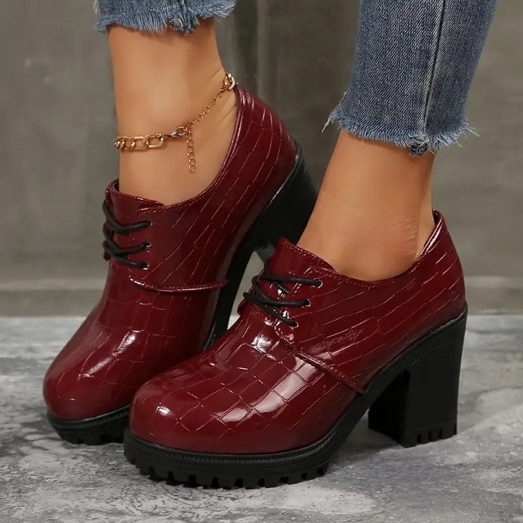 Női loafer felső szemcsés marhabőrből velúrral, csíkos mintázat, 6–8 cm sarok