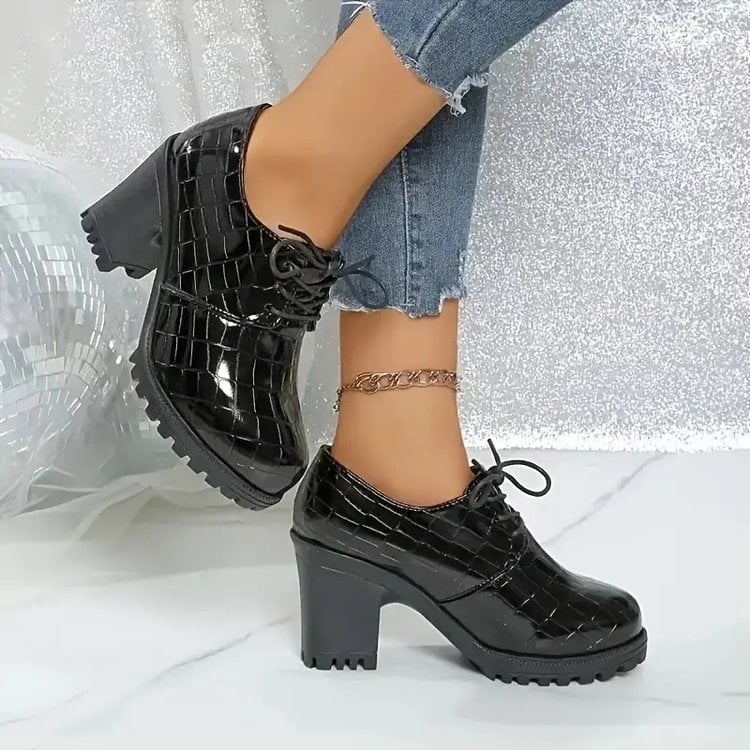 Női loafer felső szemcsés marhabőrből velúrral, csíkos mintázat, 6–8 cm sarok