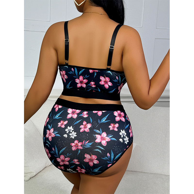 Moterų apatinių komplektas: liemenėlė ir kelnaitės su nėrinių gėlių raštu, polisteris, 3/4 puodelio, fiksuotos dvigubos petnešėlės, priekinis užsegimas kabliuku