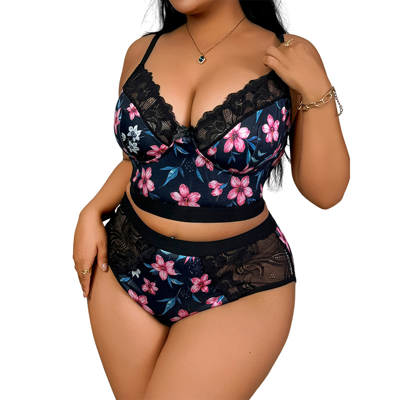 Moterų apatinių komplektas: liemenėlė ir kelnaitės su nėrinių gėlių raštu, polisteris, 3/4 puodelio, fiksuotos dvigubos petnešėlės, priekinis užsegimas kabliuku