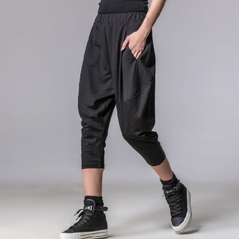 Ljetne ženske capri hlače, slobodan kroj, elastičan pojas, prozračne i tanke, haremski stil