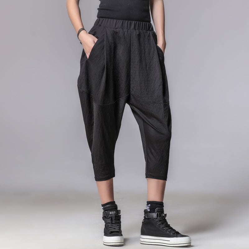 Ljetne ženske capri hlače, slobodan kroj, elastičan pojas, prozračne i tanke, haremski stil
