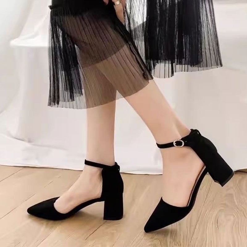 Koreai stílusú női szandál, hegyes orr, vastag sarok, egy vonalú csat, 3–6 cm sarokmagasság, felső rész: Super fiber
