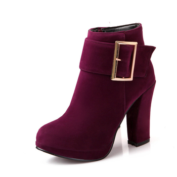 Ženske gležnjače s metalnim ukrasom, gornji dio od umjetne kože, gumeni potplat, debeli pet 6–8 cm, okrugli vrh