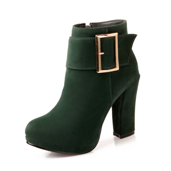 Ženske gležnjače s metalnim ukrasom, gornji dio od umjetne kože, gumeni potplat, debeli pet 6–8 cm, okrugli vrh