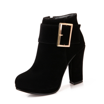 Ženske gležnjače s metalnim ukrasom, gornji dio od umjetne kože, gumeni potplat, debeli pet 6–8 cm, okrugli vrh